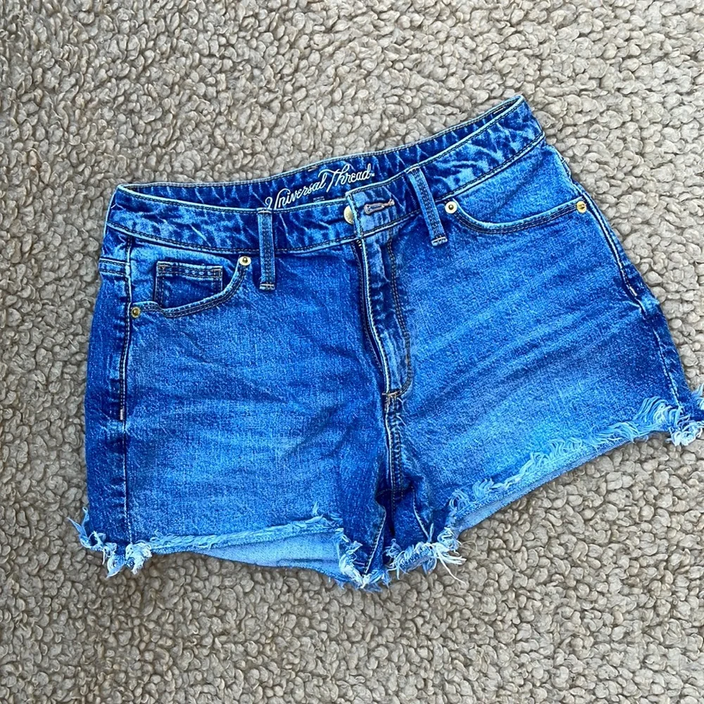 Universal Thread Mid Rise Jean Shorts, Size 2 - Picture 1 of 3